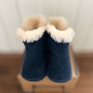 Navy blue infant suede boots. I almost new condition worn and handful of times.